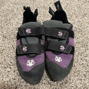 Elektra Evolve climbing shoes. Used good condition!